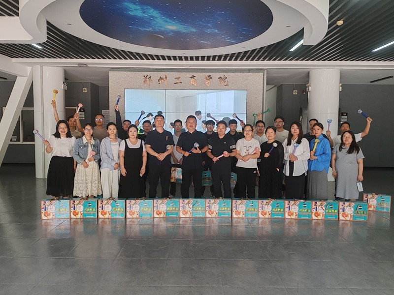 “艾在身边,锤出健康”机关分国产激情在线(现代教育技术中心、实验室管理中心)开展端午特别活动